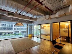 UE Square (D9), Office #459213601